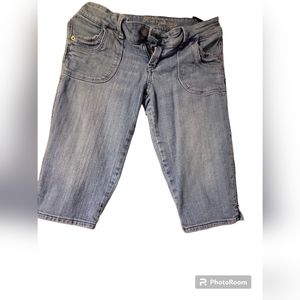 Blue jean Capri pants.